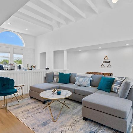 Stylish Phoenix Townhome - Foosball Table, Laundry, Parking! Exterior photo