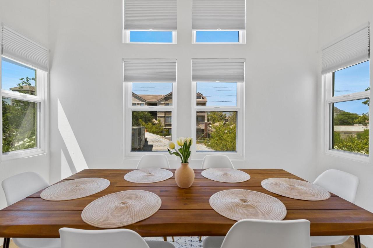 Stylish Phoenix Townhome - Foosball Table, Laundry, Parking! Exterior photo